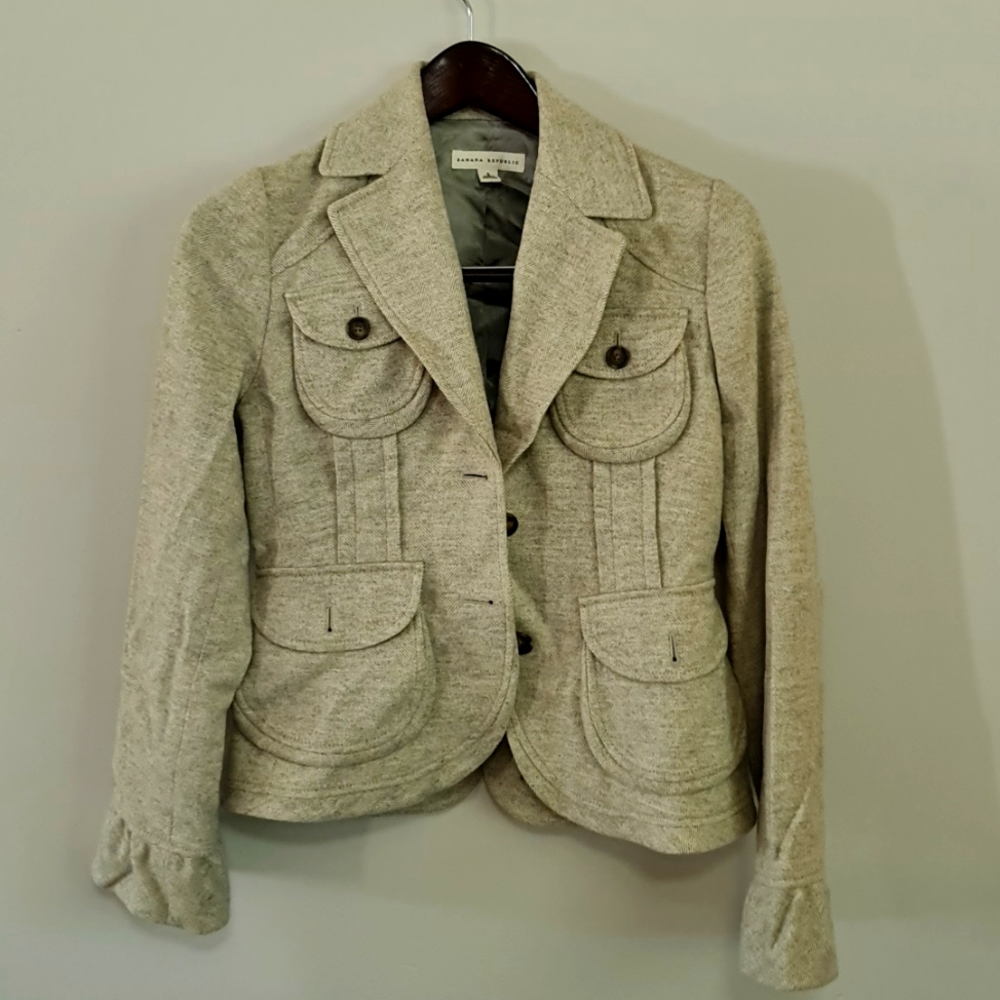 Beige woman's utility jacket by Banana Republic small